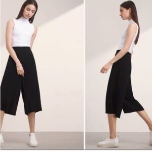 Aritzia Babaton Lazarus Wide Leg
Culotte Pants in Black Sz 2